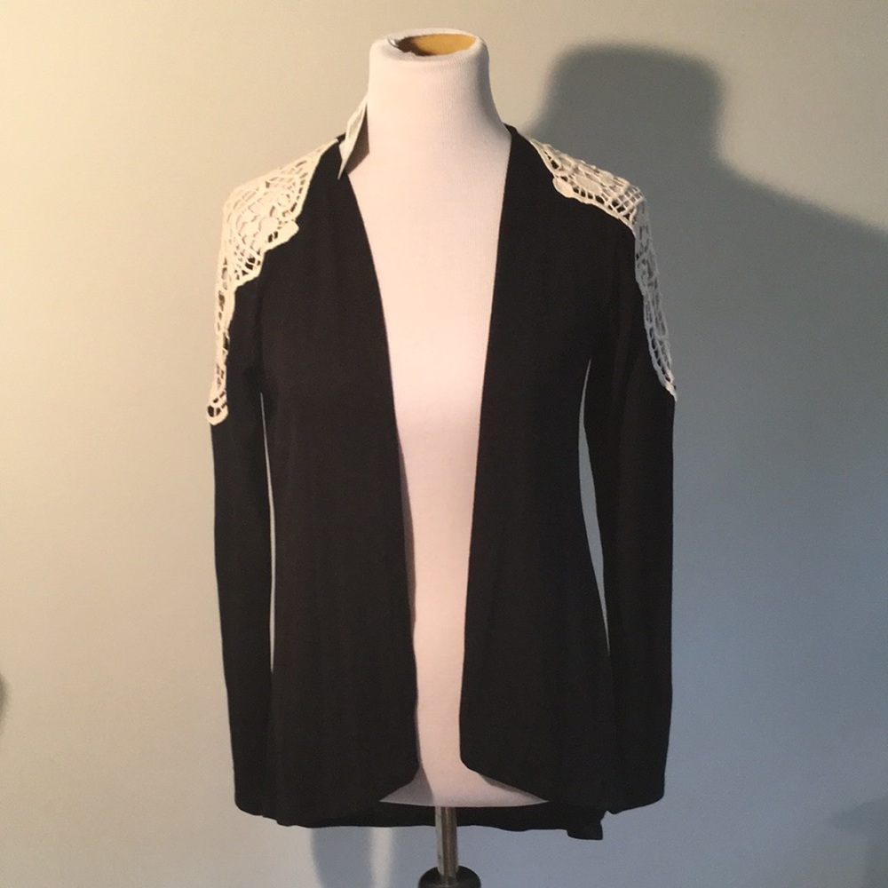NWT Hot Topic Midnight Hour Black Wrap with Skull